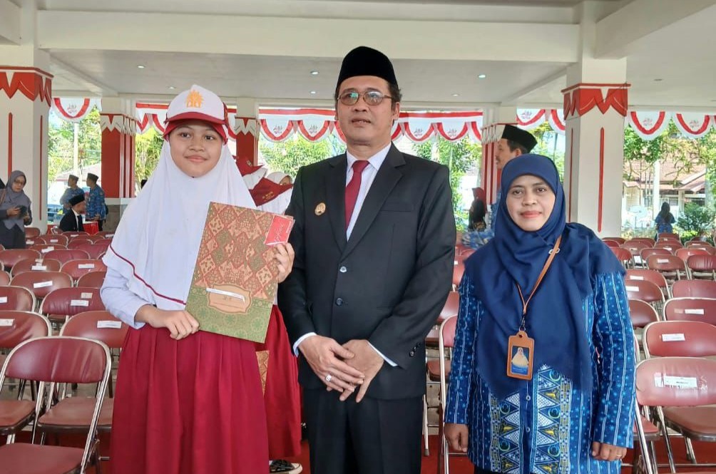 Raih Nilai Sempurna TKA 2026, Siswi SD Muhammadiyah 1 Muntilan Terima Penghargaan dari Bupati Magelang